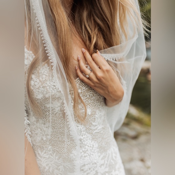 Grace Loves Lace Wedding Dress and Veil - Picture 10 of 10